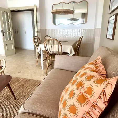 New ! Beachfront Apartment, Swimming Pool And Sports Facilities 아파트